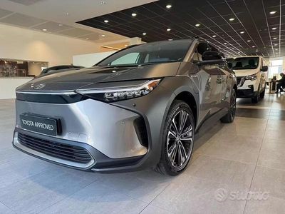 Usata Toyota bZ4X Lounge 160 kW (218 CV) 2024 Grigio SUV
