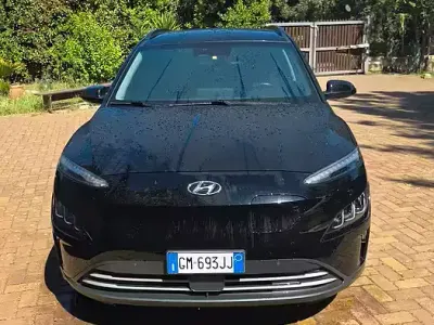 Usata Hyundai Kona 26 kW (36 CV) 2023 Nero SUV