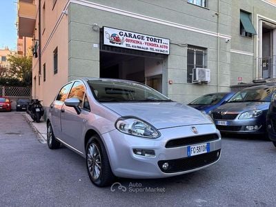 Usata Fiat Punto Lounge 69 CV (50 kW) 2016 Argento Berlina