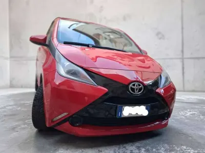 Usata Toyota Aygo X-cite 69 CV (50 kW) 2016 Rosso Utilitaria