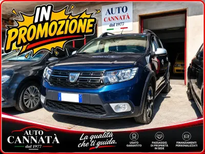 Usata Dacia Sandero Prestige 90 CV (66 kW) 2017 Bluazzurro SUV