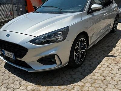 Usado Ford Focus 120 HP (88 kW) 2019 Cinzento Citadino