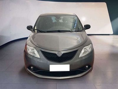Usata Lancia Ypsilon Gold 70 CV (51 kW) 2021 Grigio Utilitaria