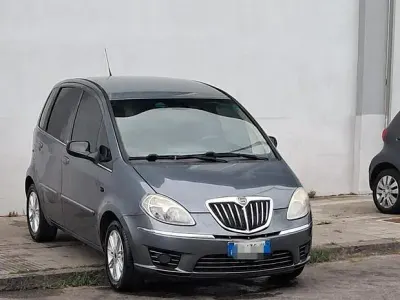 Usata Lancia Musa 90 CV (66 kW) 2010 Grigio Monovolume