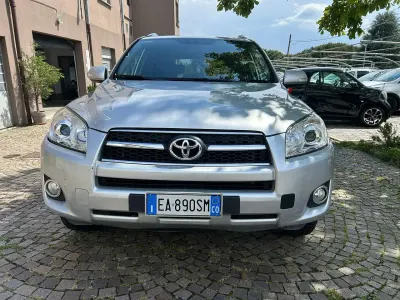 Begagnad Toyota RAV4 Luxury 158 HK (116 kW) 2010 Grå SUV
