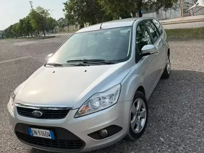 Usata Ford Focus 90 CV (66 kW) 2008 Grigio Station wagon
