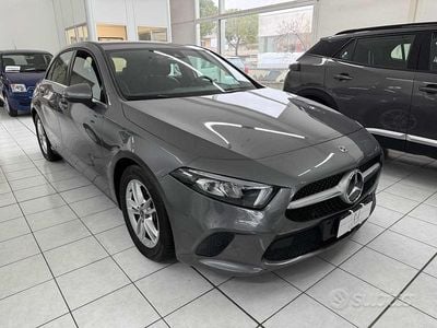 Usata Mercedes A180 Business 116 CV (85 kW) 2019 Grigio scuro Berlina