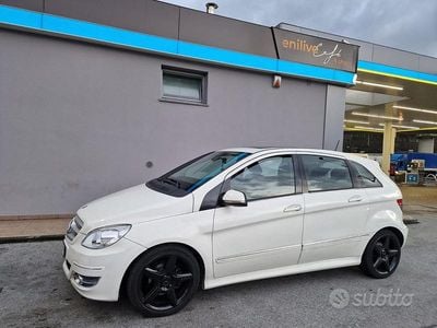 Usata Mercedes B200 140 CV (102 kW) 2010 Bianco Monovolume