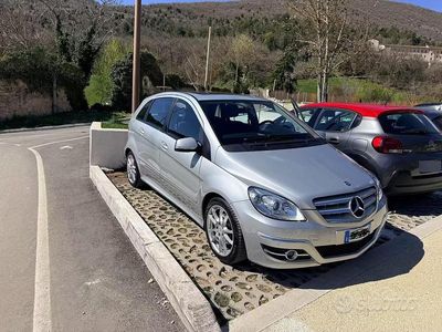 Begagnad Mercedes B200 Premium 2011 Grå Minibuss
