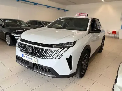 Usata Peugeot e-3008 Allure 154 kW (210 CV) 2025 Bianco SUV