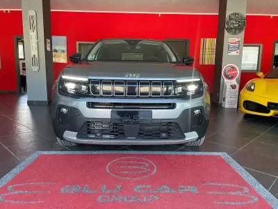 Usado Jeep Avenger Summit 101 CV (74 kW) 2025 Plateado SUV