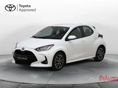 Begagnad Toyota Yaris Hybrid Trend 115 HK (84 kW) 2022 Vit Sedan