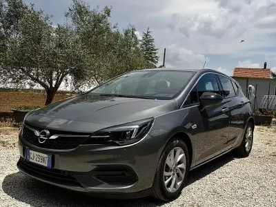 Usata Opel Astra Business Elegance 122 CV (89 kW) 2022 Utilitaria