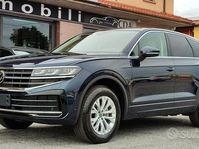 Usata VW Touareg Elegance 231 CV (169 kW) 2024 Blu SUV