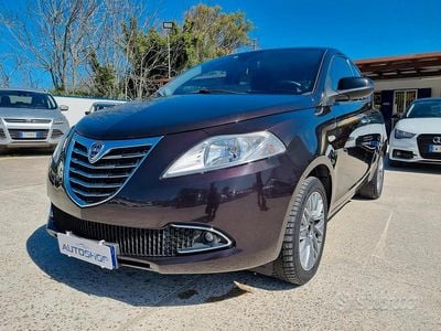 Usata Lancia Ypsilon Gold 69 CV (50 kW) 2012 Viola Utilitaria