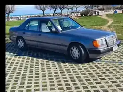 Usata Mercedes 200 109 CV (80 kW) 1989 Grigio Berlina