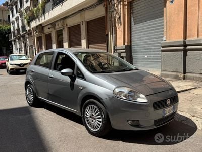 Usata Fiat Grande Punto 75 CV (55 kW) 2009 Grigio Utilitaria