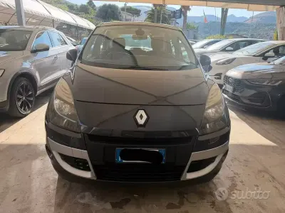 Usata Renault Scénic III Dynamique 130 CV (95 kW) 2012 Grigio Monovolume