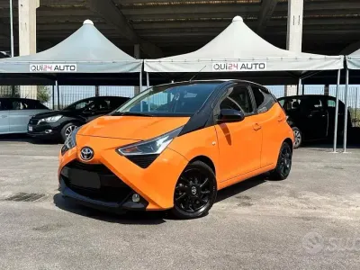 Usata Toyota Aygo 72 CV (52 kW) 2019 Arancione Utilitaria