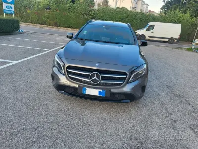 Usado Mercedes GLA200 136 CV (100 kW) 2016 Gris SUV