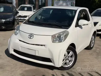 Begagnad Toyota iQ Sol 68 HK (50 kW) 2009 Vit Halvkombi