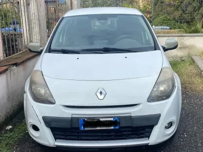 Usata Renault Clio 58 CV (42 kW) 2012 Bianco Berlina