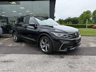 Gebraucht VW Tiguan R-line 150 PS (110 kW) 2022 Schwarz SUV