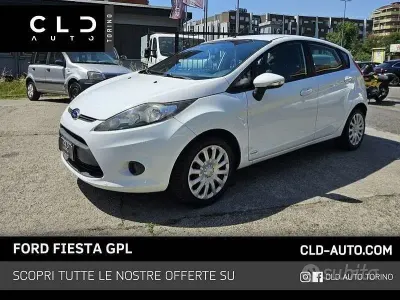 Usata Ford Fiesta Titanium 97 CV (71 kW) 2010 Bianco Berlina