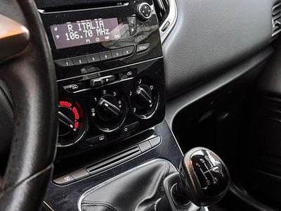 Gebraucht Lancia Ypsilon 60 PS (44 kW) 2013 Weiß Kleinwagen