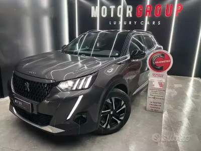 Usata Peugeot 2008 GT-line 131 CV (96 kW) 2020 Grigio SUV