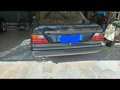 Usata Mercedes E200 136 CV (100 kW) 1993 Nero Berlina