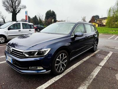 Usata VW Passat Executive 190 CV (139 kW) 2016 Blu/azzurro Station wagon