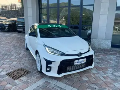 Usata Toyota Yaris 261 CV (191 kW) 2021 Super white Utilitaria