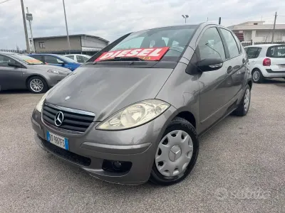 Usado Mercedes A180 Avantgarde Edition 109 CV (80 kW) 2008 Gris Berlina