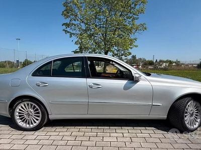 Usata Mercedes E280 Elegance 231 CV (169 kW) 2005 Grigio Berlina