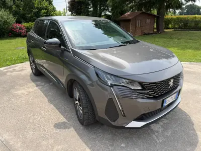 Usata Peugeot 3008 Allure 180 CV (132 kW) 2022 Grigio SUV