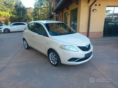 Usata Lancia Ypsilon Silver 69 CV (50 kW) 2016 Beige Utilitaria
