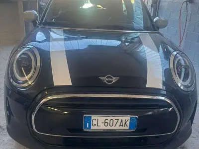 Begagnad Mini Cooper Business 136 HK (100 kW) 2022 Svart Halvkombi