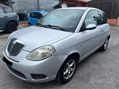Begagnad Lancia Ypsilon 90 HK (66 kW) 2007 Grå Halvkombi