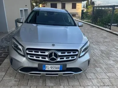 Usata Mercedes GLA200 136 CV (100 kW) 2017 Grigio SUV