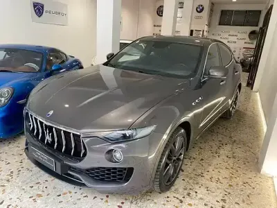 Usata Maserati Levante 275 CV (202 kW) 2017 Grigio SUV