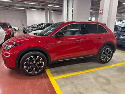 Usata Fiat 600 La Prima 110 CV (80 kW) 2025 Rosso SUV