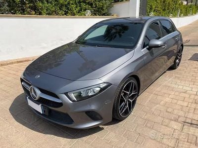 Usata Mercedes A180 Business 109 CV (80 kW) 2018 Grigio Berlina