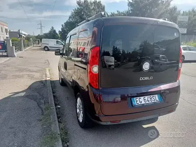Usata Fiat Doblò 95 CV (69 kW) 2011 Rosso Monovolume
