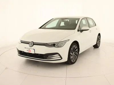 Usata VW Golf VIII Life 110 CV (80 kW) 2022 Pure white Berlina