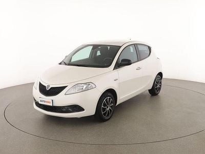 Begagnad Lancia Ypsilon Gold 70 HK (51 kW) 2019 Vit