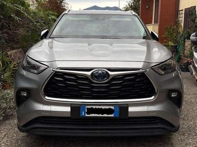 Second-hand Toyota Highlander Trend 247 CP (181 kW) 2021 Argintiu SUV