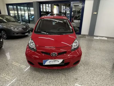 Usata Toyota Aygo 68 CV (50 kW) 2011 Rosso Utilitaria