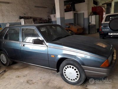 Usata Alfa Romeo 75 105 CV (77 kW) 1990 Blu Berlina
