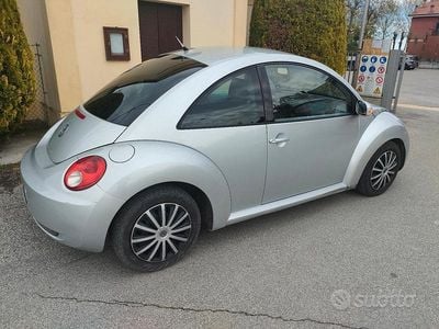Usata VW New Beetle 105 CV (77 kW) 2006 Utilitaria